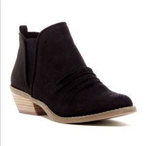 Report Drewe Perforated Booties